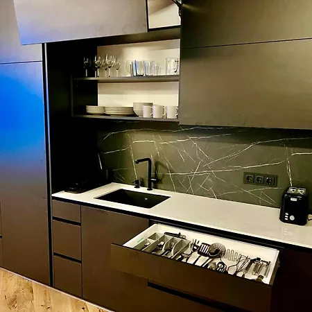 Modern 1-bedroom In Downtown Lägenhet