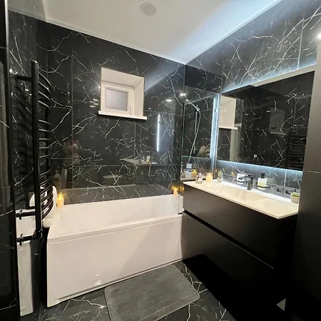 Newly Renovated 1br In Downtown Location Fast Wifi
