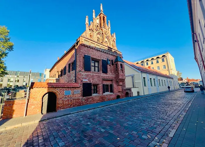 Modern 1-bedroom In Downtown דירה *