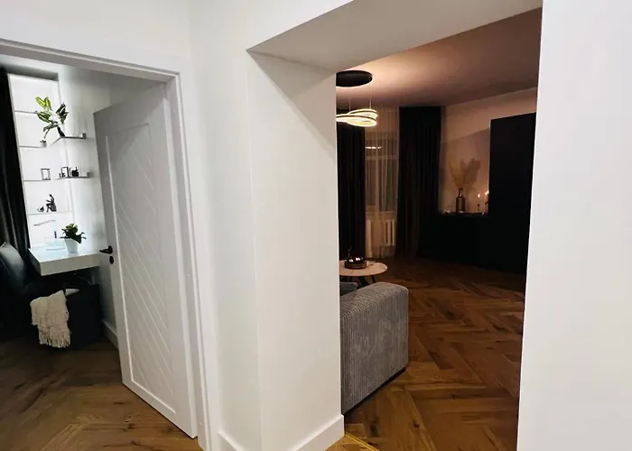 Modern 1-bedroom In Downtown דירה *
